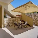 Eva Apartment Cres