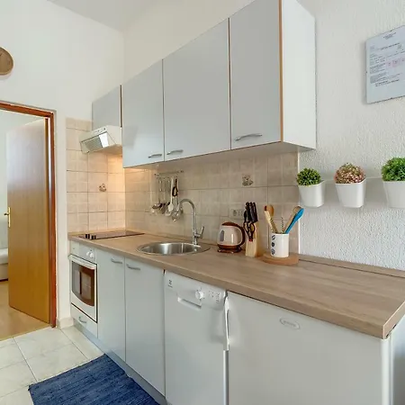 Eva Apartment Cres