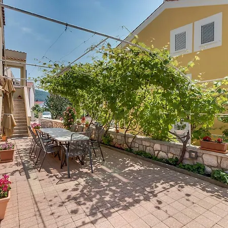 Eva Apartment Cres