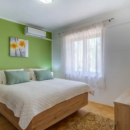 Eva Apartment Cres
