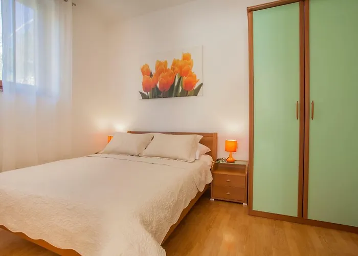 Eva Apartman Cres