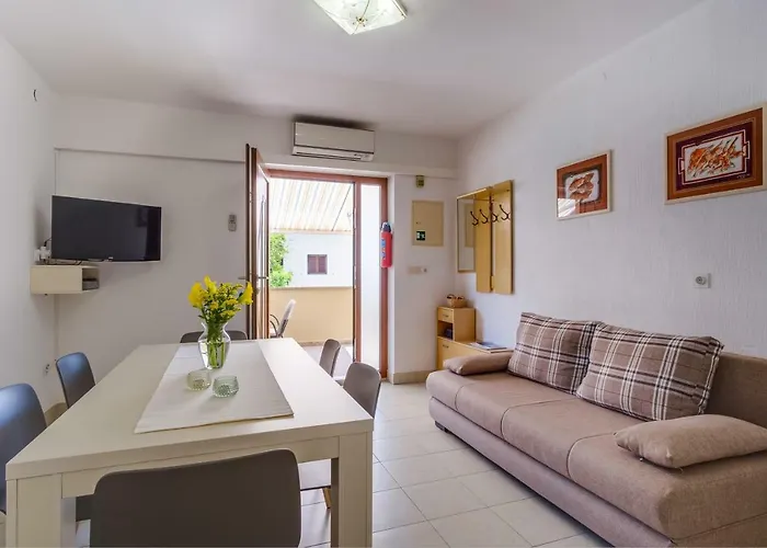 Eva Apartman Cres